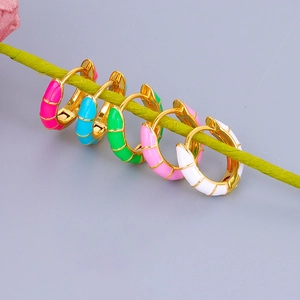 Orecchini a Cerchio in Smalto a Goccia d'Olio Giunto di Bambù Rame Placcato Oro Huggie Zirconia Orecchini da Donna Gioielli di Moda