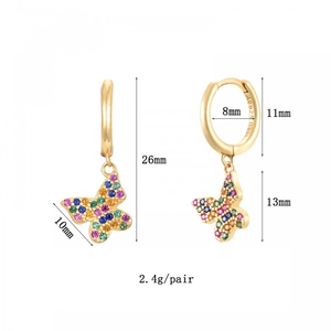 Boucles d'oreilles créatives papillon coloré en or avec détails scintillants en strass