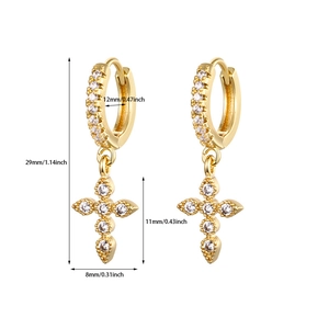 Dimensioni dettagliate degli orecchini a croce placcati oro con cristalli di zircone