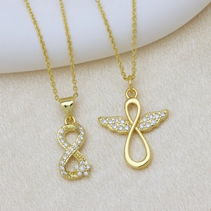 Elegantes collares bañados en oro de 18 quilates con colgantes de infinito y alas