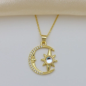 Collar chapado en oro de 18K con colgante de luna y estrella, circonita y piedra lunar