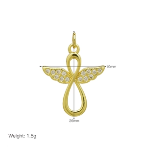 Detalle del colgante ala de ángel infinito chapado en oro con circonitas, 19mm x 26mm