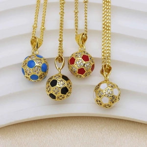 Collana con ciondolo calcio placcata oro 18K con zirconi in quattro colori