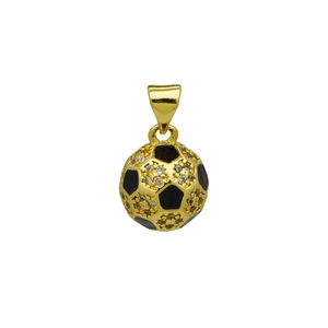 Dettaglio del ciondolo da calcio placcato oro 18K con smalto e pietre di zirconia