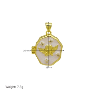 Macro detail of gold angel heart locket with dimensions 28mm by 20mm and weight info