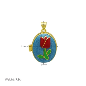 Relicario ovalado de tulipán chapado en oro 18K con medidas 31x21mm y especificaciones