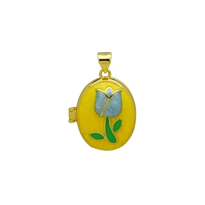 Detalle del relicario ovalado chapado en oro de 18K con motivo floral de tulipán esmaltado