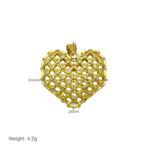 Detailed view of grid-pattern heart pendant with size markers 24mm and weight 4.2g