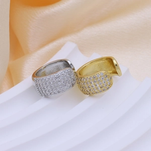 Polsino dell'orecchio in ottone con zirconi pavé in finitura oro e argento