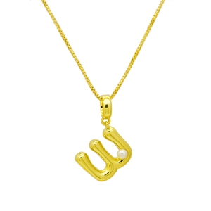 Vue détaillée du pendentif lettre W doré orné d'une perle blanche délicate
