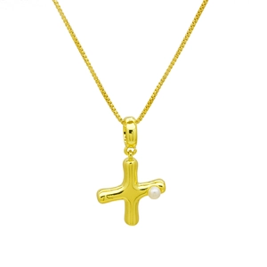 Vue macro détaillée d'un collier avec pendentif lettre X dorée et perle blanche
