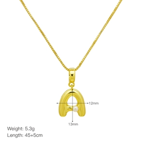 Collier doré avec pendentif lettre A style ballon et perle sur chaîne maille miroir