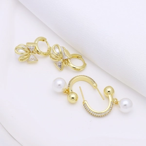 Elegant Gold Plated Copper Artificial Pearl Earrings For Women With Zirconia Inlaid Bow Geometric Fashion Jewelry Stud Earrings
