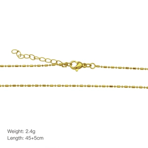 Détail du collier chaîne à billes en or avec fermoir mousqueton et extension, longueur 45+5cm