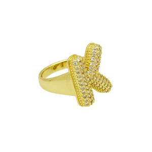 Detail van de 18k vergulde letter X ring ingelegd met glinsterende zirkonia steentjes