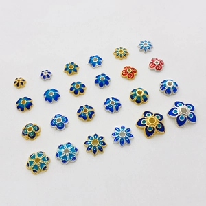 18K vergoldete Cloisonné Blütenperlenkappen und Abstandshalter in blauem Emaille