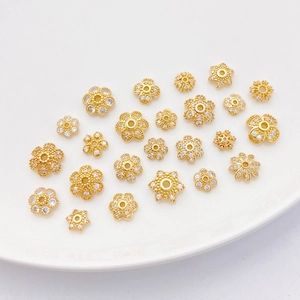 Exquisitos espaciadores florales bañados en oro 18K con circonita para bisutería DIY