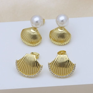 Eleganti orecchini a conchiglia dorati con perle e strass da donna alla moda