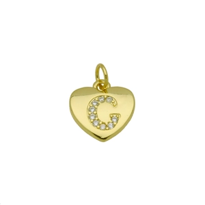 Makroaufnahme von Gold-Herzanhänger mit funkelndem G-Buchstaben aus Zirkonia-Pavé