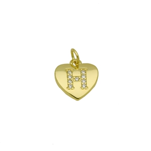 Detailaufnahme des Herzanhängers mit Gold-Finish und Zirkon-Buchstabe H auf Weiß