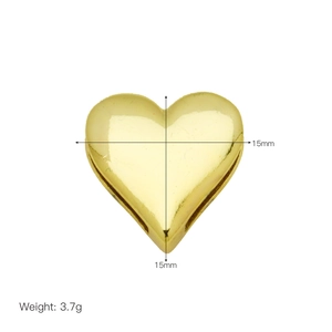 Dettaglio del ciondolo a cuore dorato lucido da 15mm con peso indicato di 3,7g