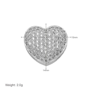 Detail van zilveren pavé hartvormige hanger met 15mm afmetingen en 2,0g gewichtsinfo