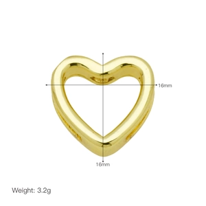 Ciondolo a cuore dorato lucido con misure di 16mm di altezza e peso di 3,2g