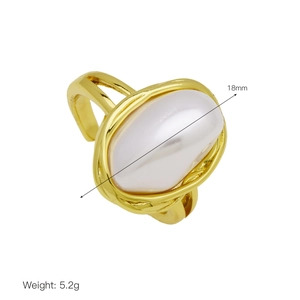 Detail view of gold fox ring with pearl, showing 18mm size and 5.2g weight measurement