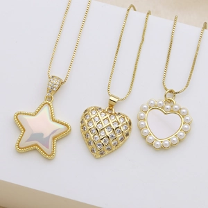 Elegantes collares dorados con colgantes de estrella y corazón con perlas y circón