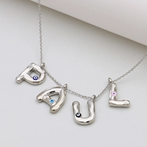 Zilveren evil eye letterketting met onregelmatige PAUL hangers en kleurrijke oliekralen
