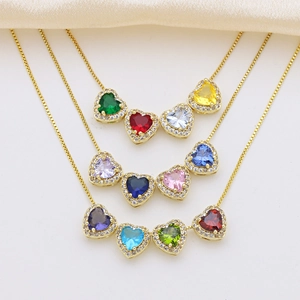 Tre collane a cuore placcate oro 18k con zirconi colorati su tessuto di seta