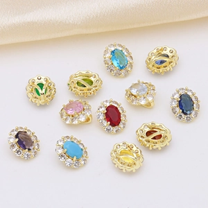 Pendenti ovali placcati oro con pietre portafortuna e halo CZ, colori assortiti chic