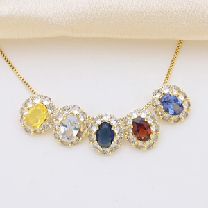 Elegante collana placcata oro 18 carati con cinque ciondoli con pietre natali
