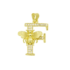 Makroaufnahme von 18k vergoldetem Buchstabe F Anhänger mit Zirkonia Biene Design