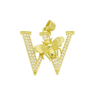 Detailansicht des 18K Goldbuchstabe W Anhängers mit Zirkonia-Besatz und kleiner Biene
