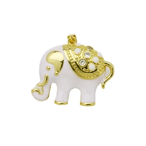 Detailopname van een witte olifant hanger met 18k gouden randen en parel accenten