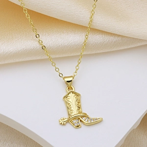 Collana con ciondolo stivale da cowboy placcato oro 18K con pietre di zircone scintillanti