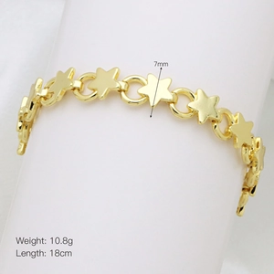 Detalle de pulsera de estrellas doradas de 7mm con longitud total de 18cm
