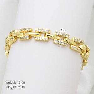 Vista macro del bracciale placcato oro 18K 7mm con zirconi e specifiche tecniche