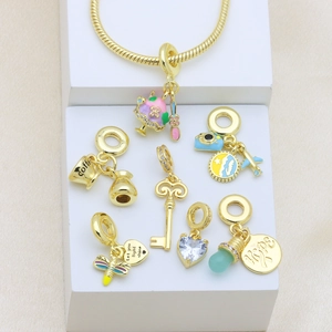 Ciondolo Solo in Ottone Smalto Strass a Forma di Cuore Ape Macchina Fotografica Aereo Chiave per Donna Fai da Te Gioielli Senza Catena