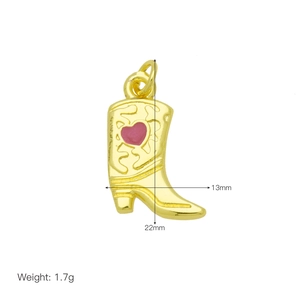 Pendaglio a forma di stivale western placcato oro 18K con cuore rosa intarsiato