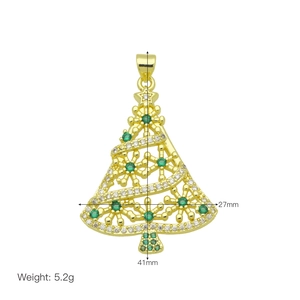 Dettaglio pendente albero di Natale dorato con pietre verdi, altezza 41mm e peso di 5,2g