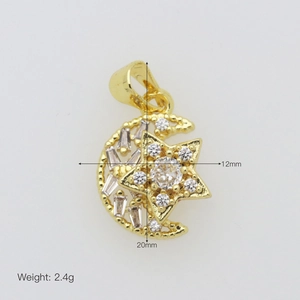 Vue détaillée du pendentif étoile et lune plaqué or 18 carats avec dimensions 12x20mm