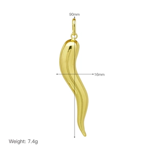 Detailed view of a 90mm gold cornicello pendant with precise size and weight markers
