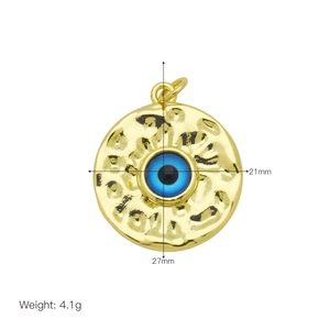 Vue détaillée de la taille du pendentif Evil Eye plaqué or 18K avec mesures de 21mm
