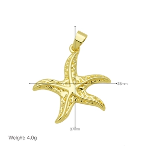 Detailed view of 18K gold starfish pendant showing dimensions 37mm x 28mm and 4.0g weight