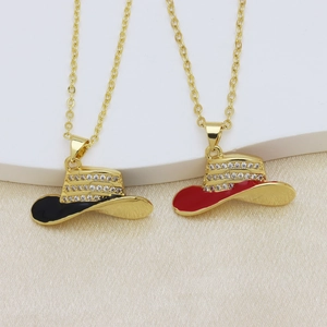 Collares con colgante de sombrero vaquero con esmalte de colores y diamantes de imitación