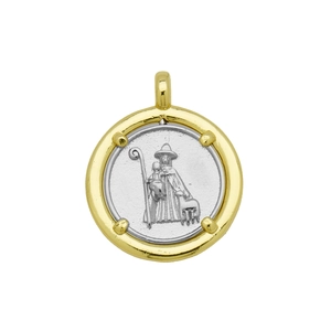 Détail d'un pendentif religieux bicolore avec relief argenté et cadre doré poli