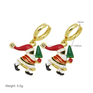 Dettaglio degli orecchini Babbo Natale da 32 mm con albero verde e strass bianco