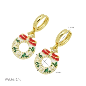 Dettaglio orecchini ghirlanda di Natale con dimensioni 31mm x 14mm e peso totale di 5,1g